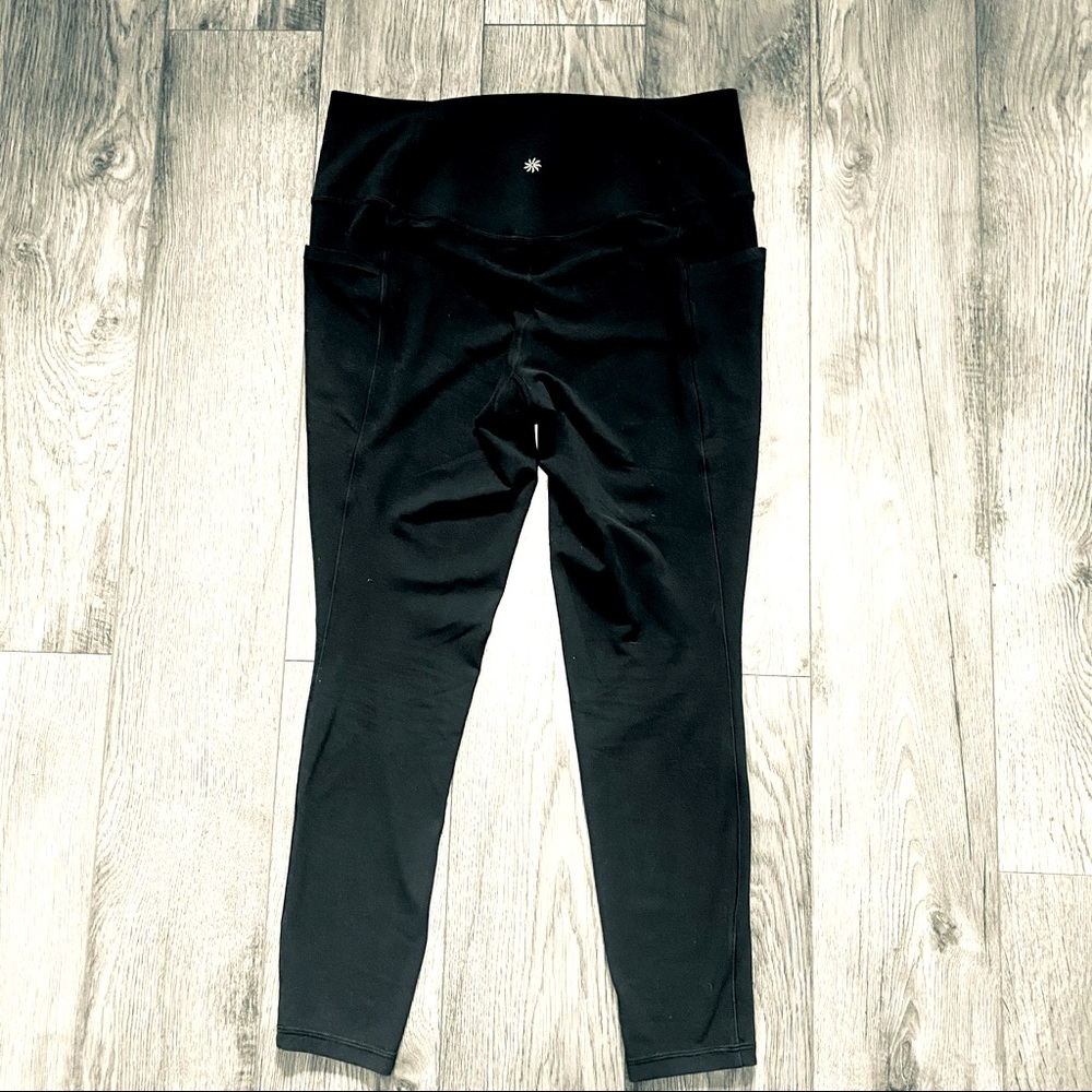 Athleta Salutation Stash Pocket I1 7/8 Tight
Black Size Large NWOT